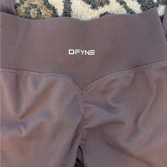 Women’s DFyne High-Rise Ribbed Leggings in Mauve - Picture 3 of 6